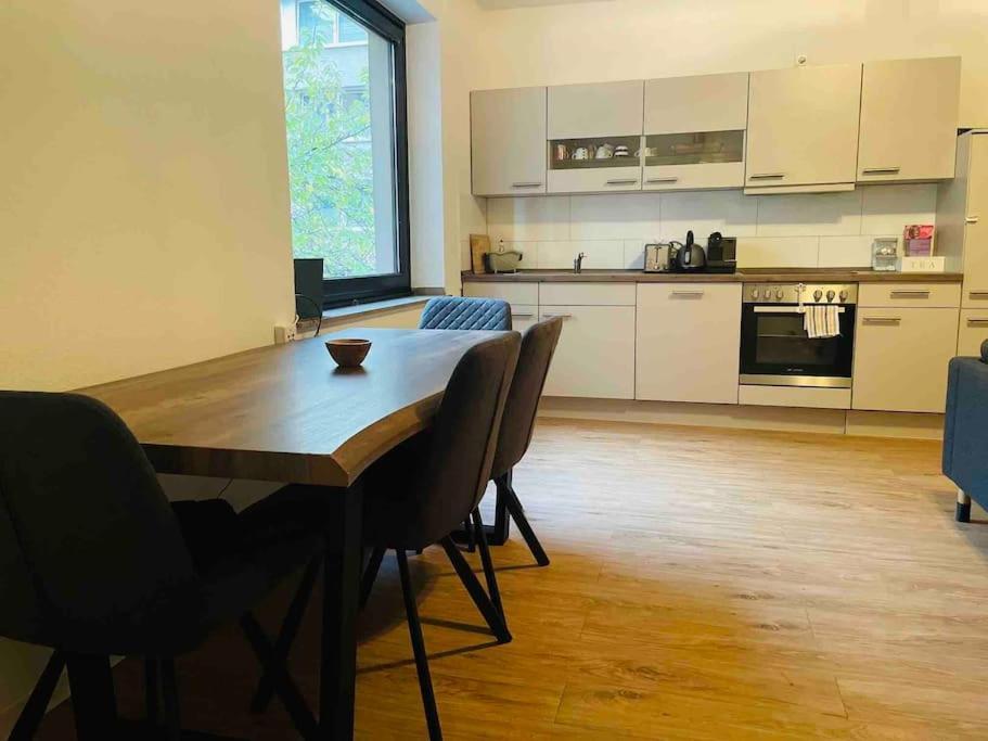 Zentrale Wohnung Direkt Am Hauptbahnhof - Bismarck Düsseldorf Kültér fotó