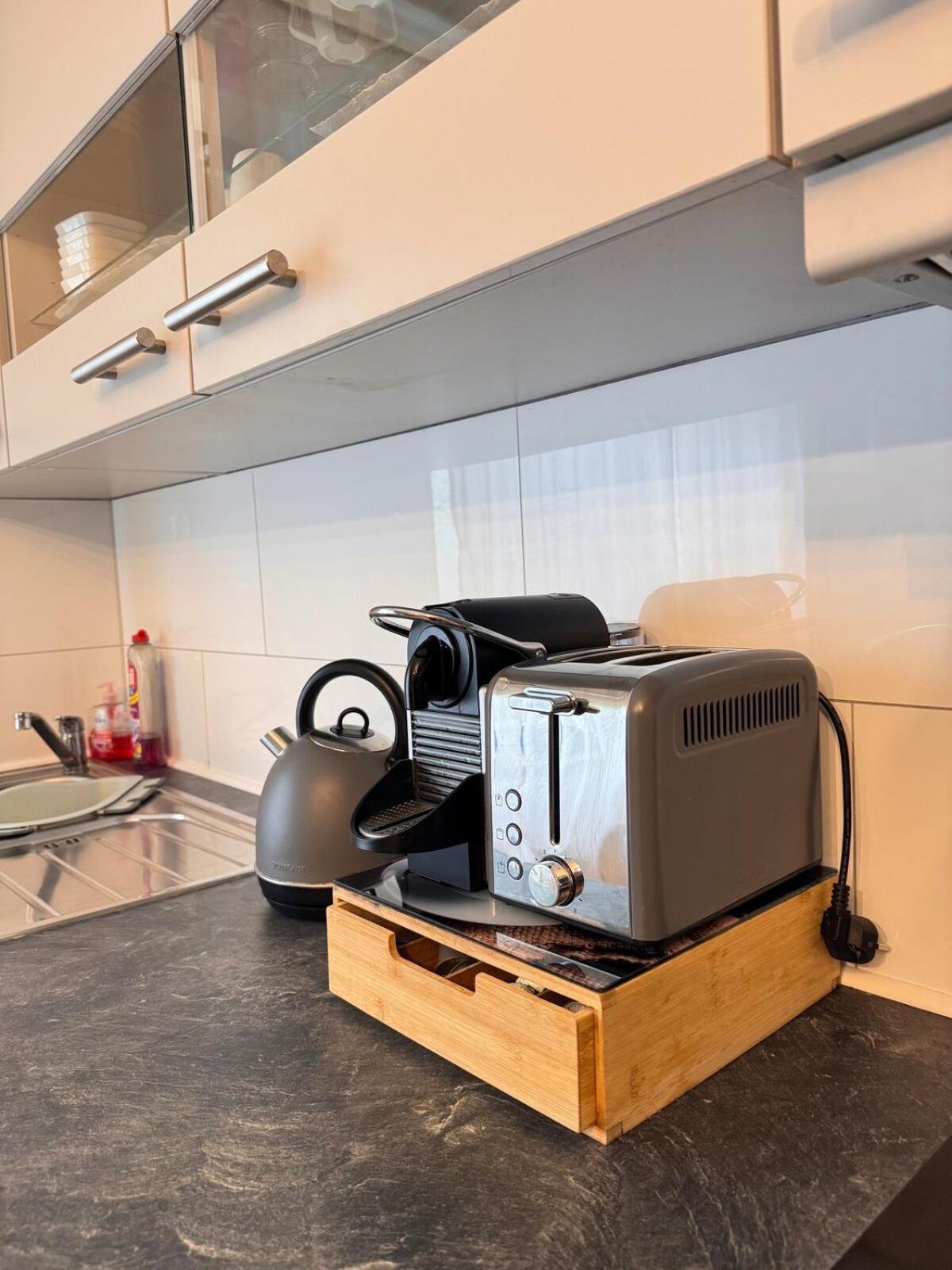 Zentrale Wohnung Direkt Am Hauptbahnhof - Bismarck Düsseldorf Kültér fotó